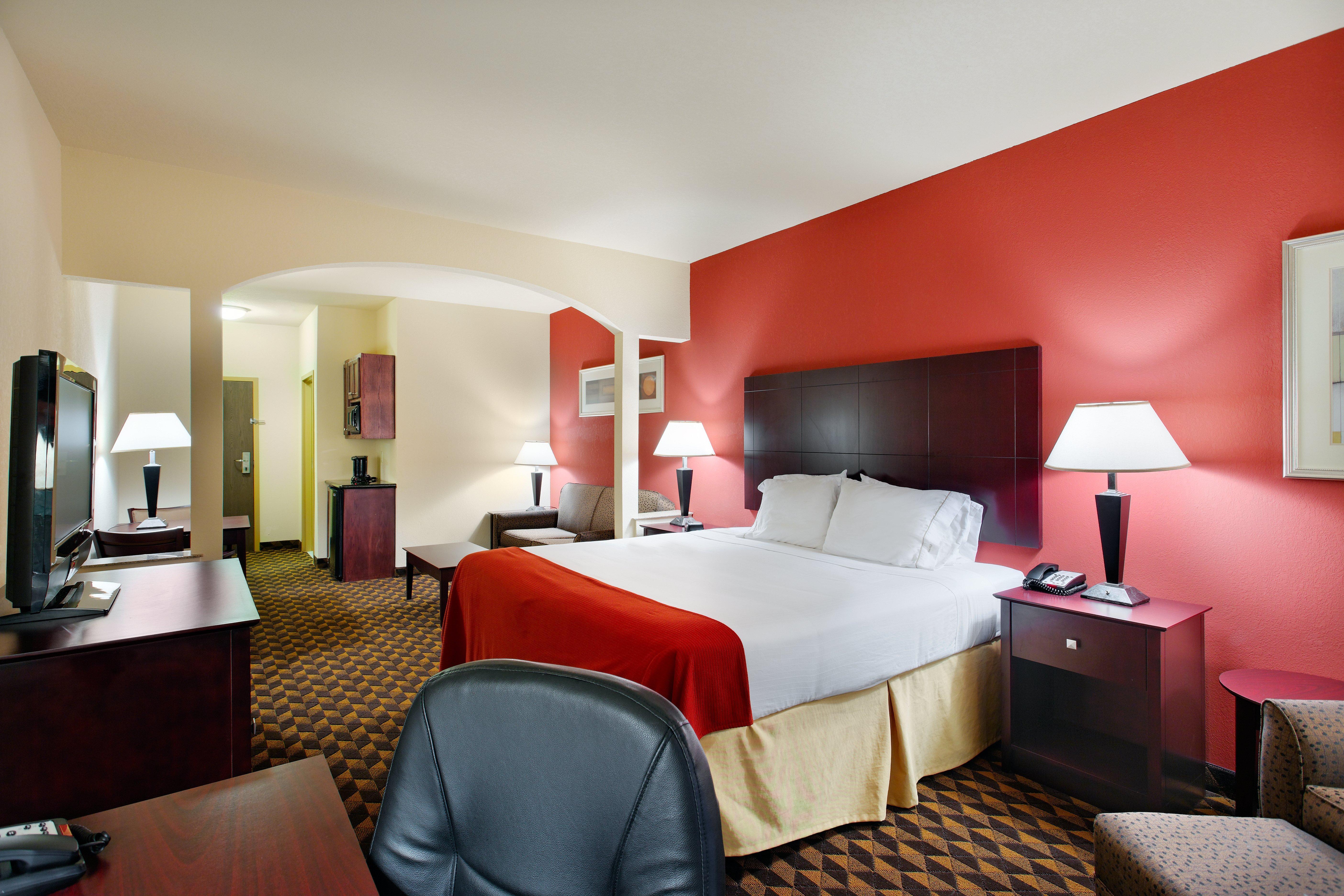 Holiday Inn Express & Suites Malvern By Ihg Exterior photo