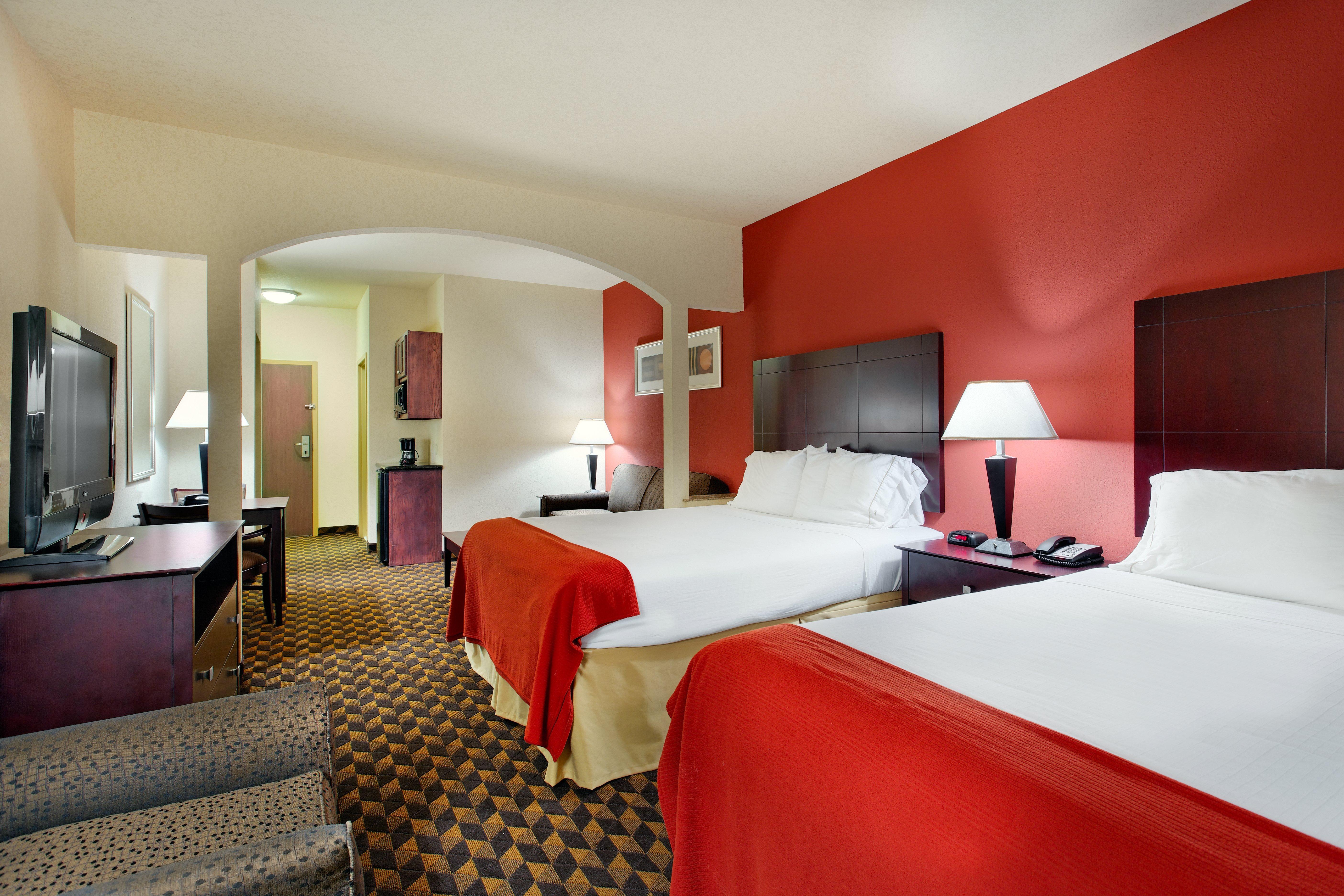 Holiday Inn Express & Suites Malvern By Ihg Exterior photo