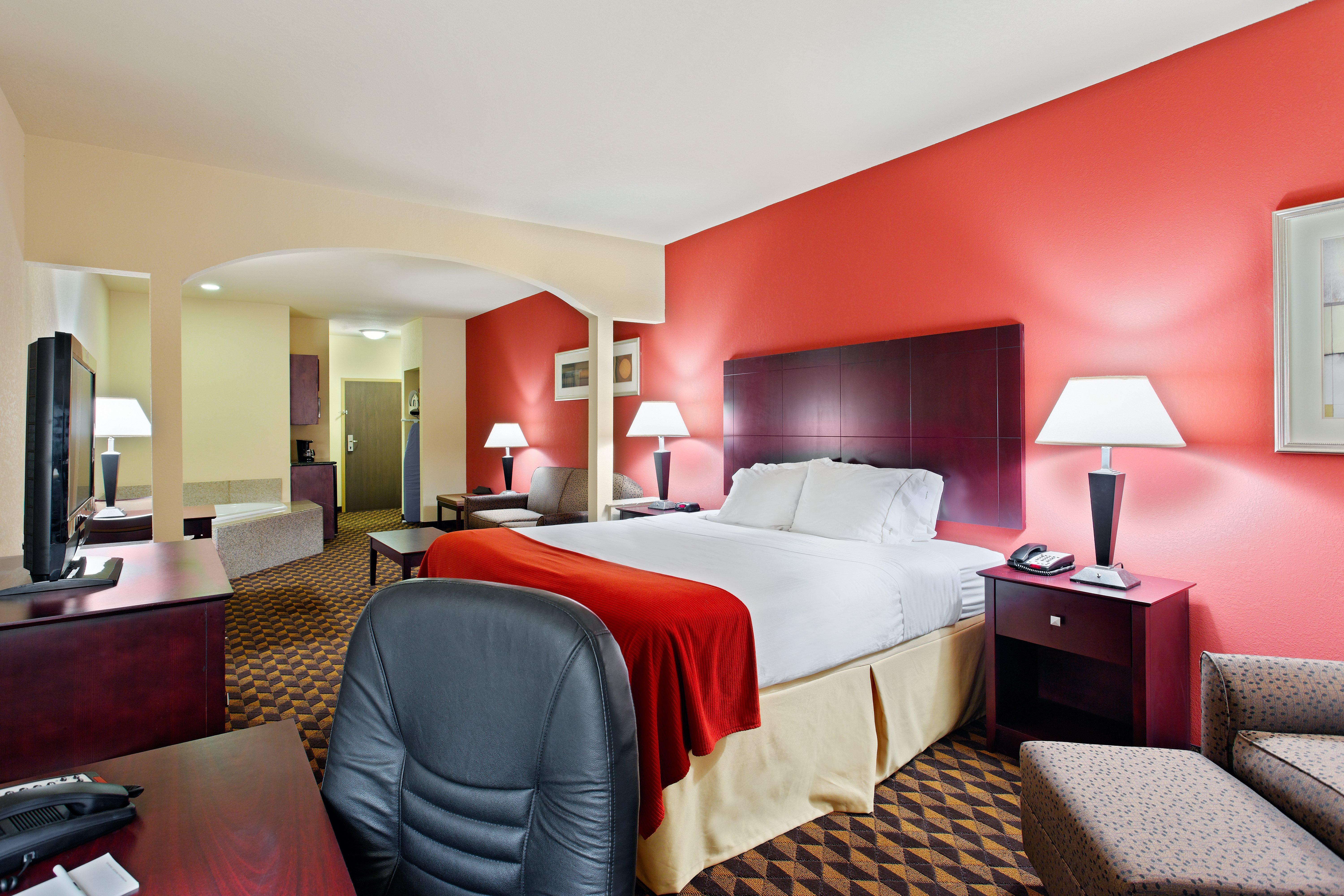 Holiday Inn Express & Suites Malvern By Ihg Exterior photo