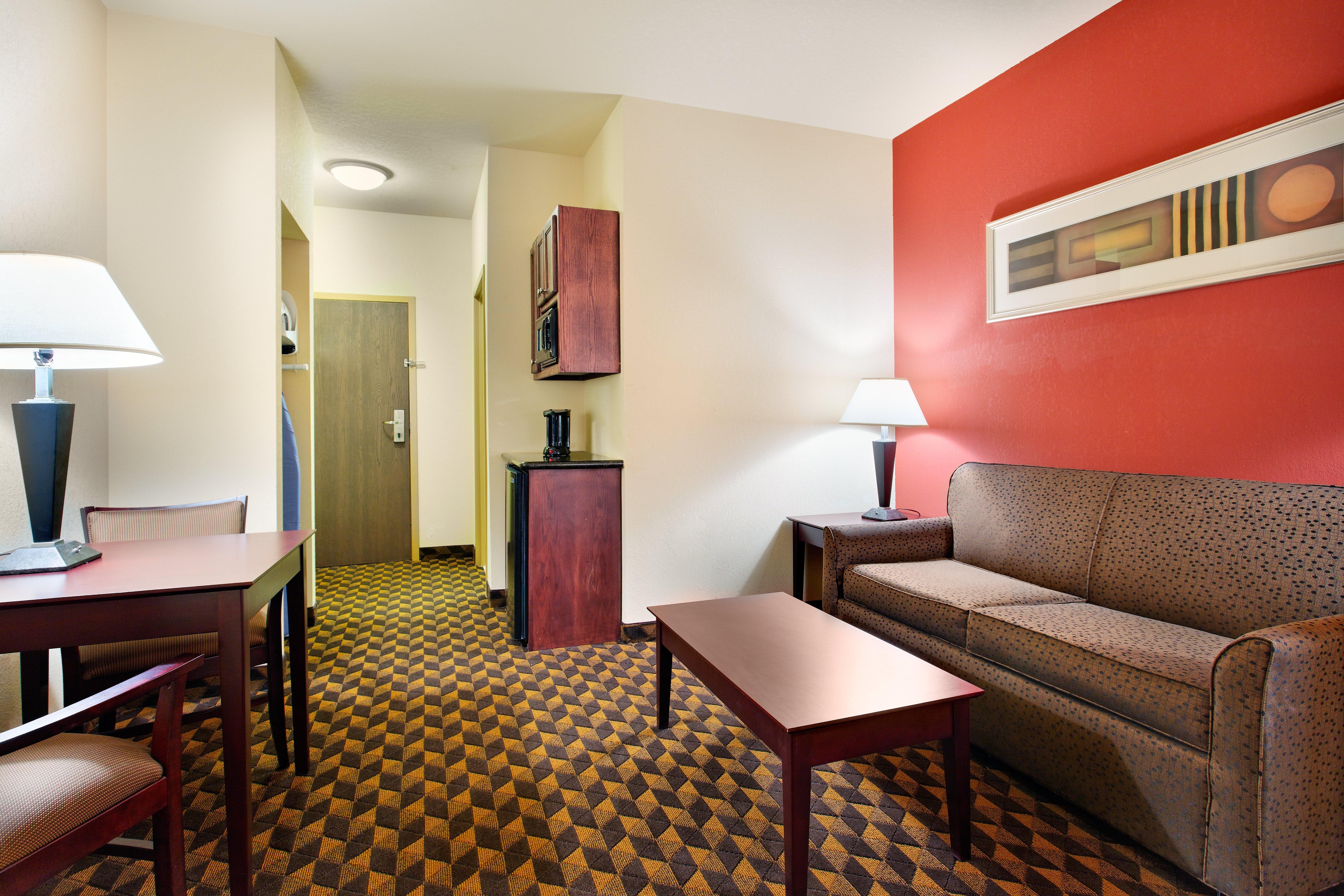 Holiday Inn Express & Suites Malvern By Ihg Exterior photo