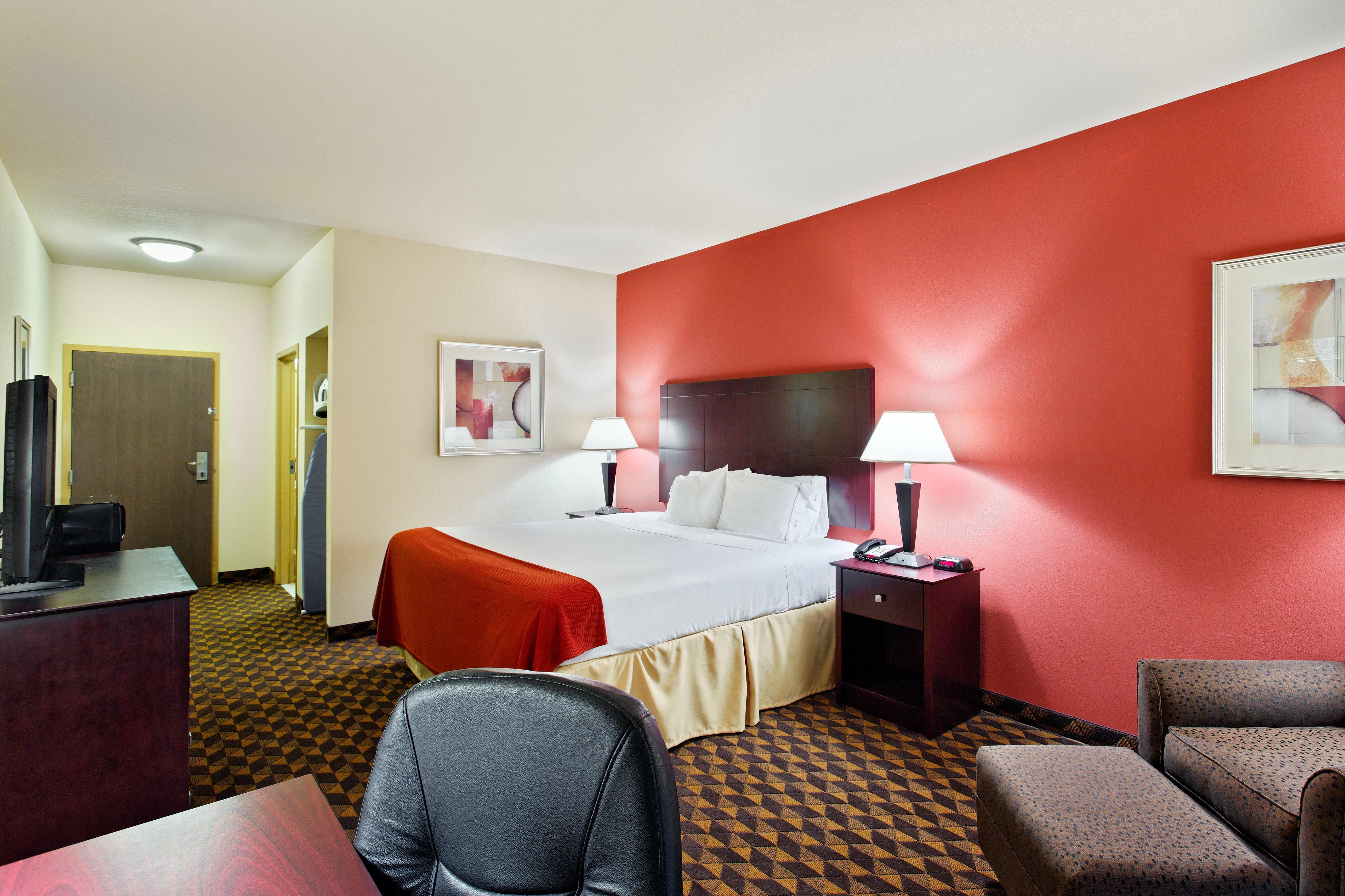 Holiday Inn Express & Suites Malvern By Ihg Exterior photo